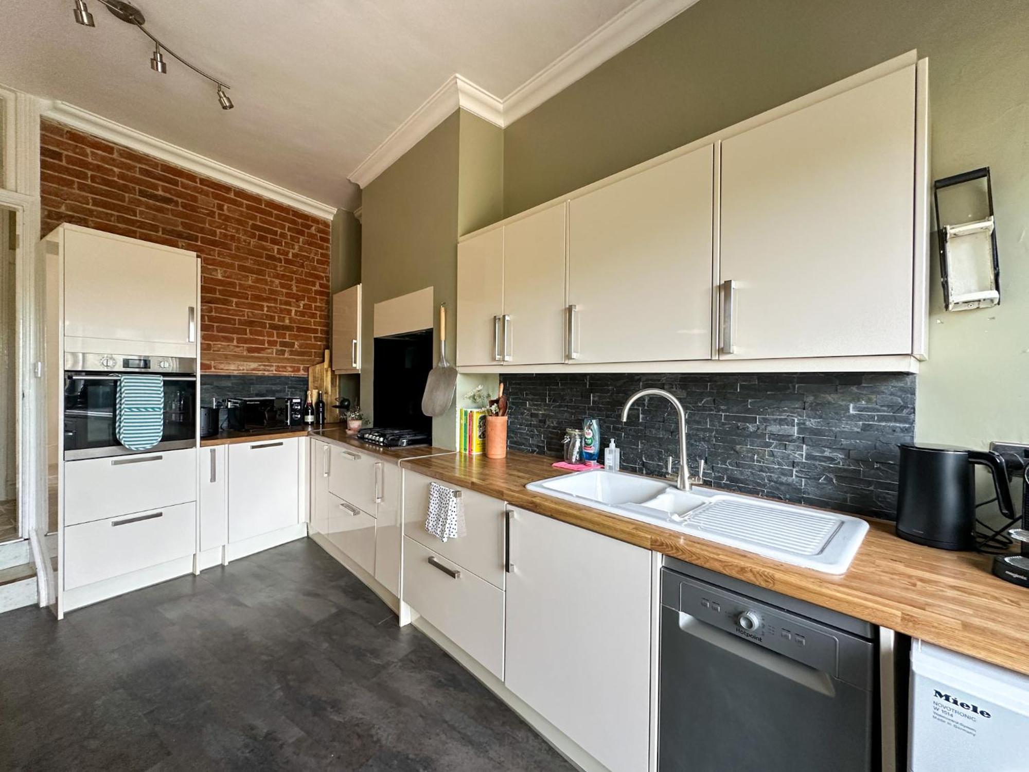 Holiday home New Spacious Family With Parking & Garden - Sleeps 6 - Perfect For Families Canterbury