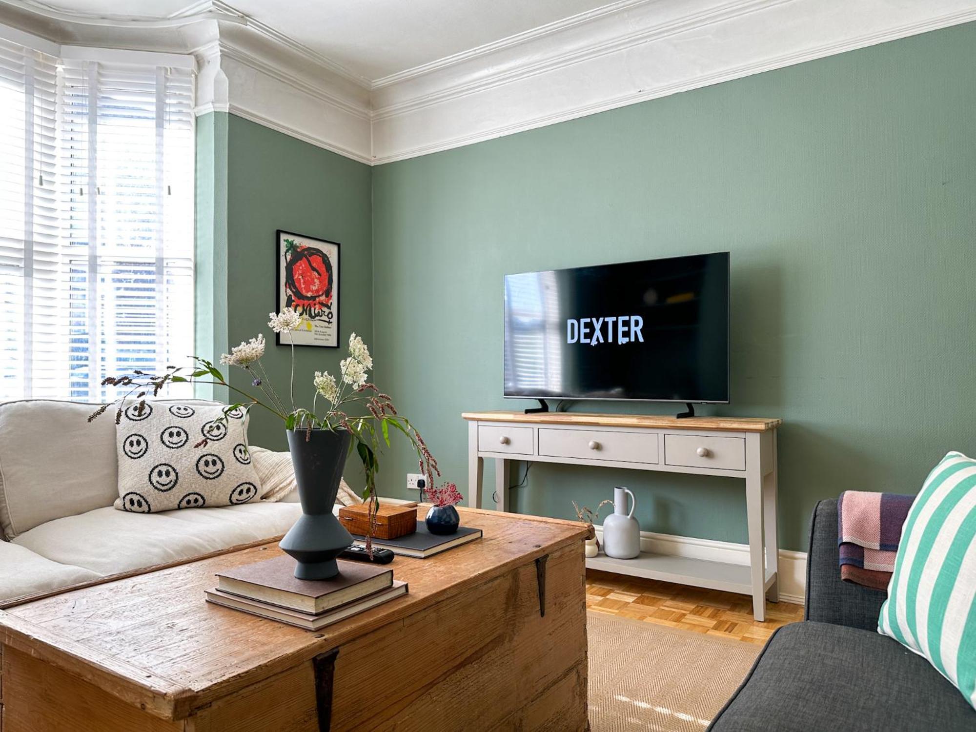 New Spacious Family With Parking & Garden - Sleeps 6 - Perfect For Families * Canterbury