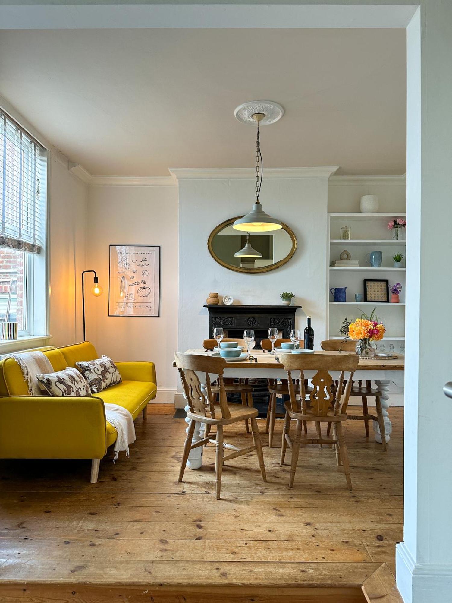 New Spacious Family With Parking & Garden - Sleeps 6 - Perfect For Families Holiday home
