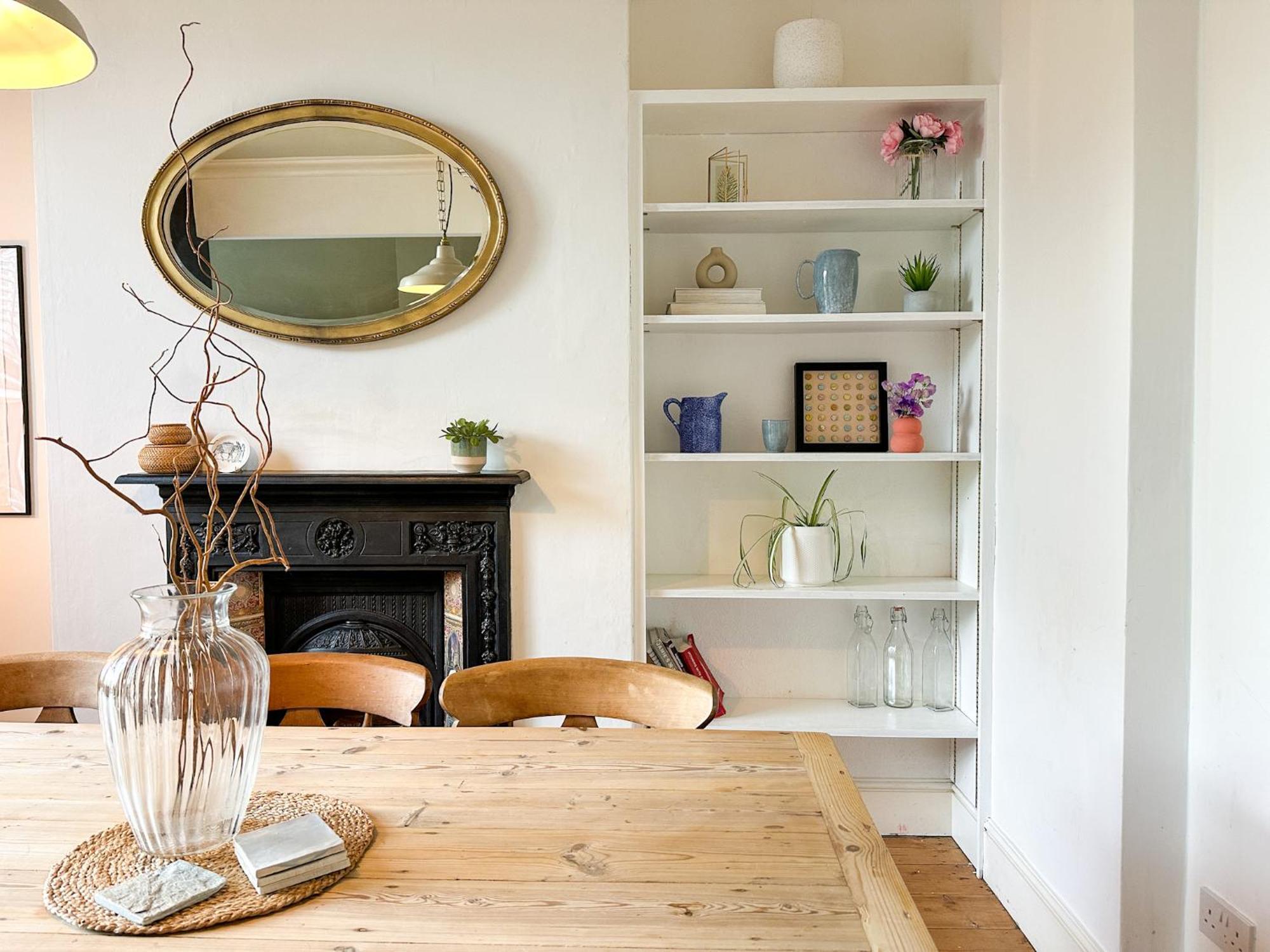 Holiday home New Spacious Family With Parking & Garden - Sleeps 6 - Perfect For Families *