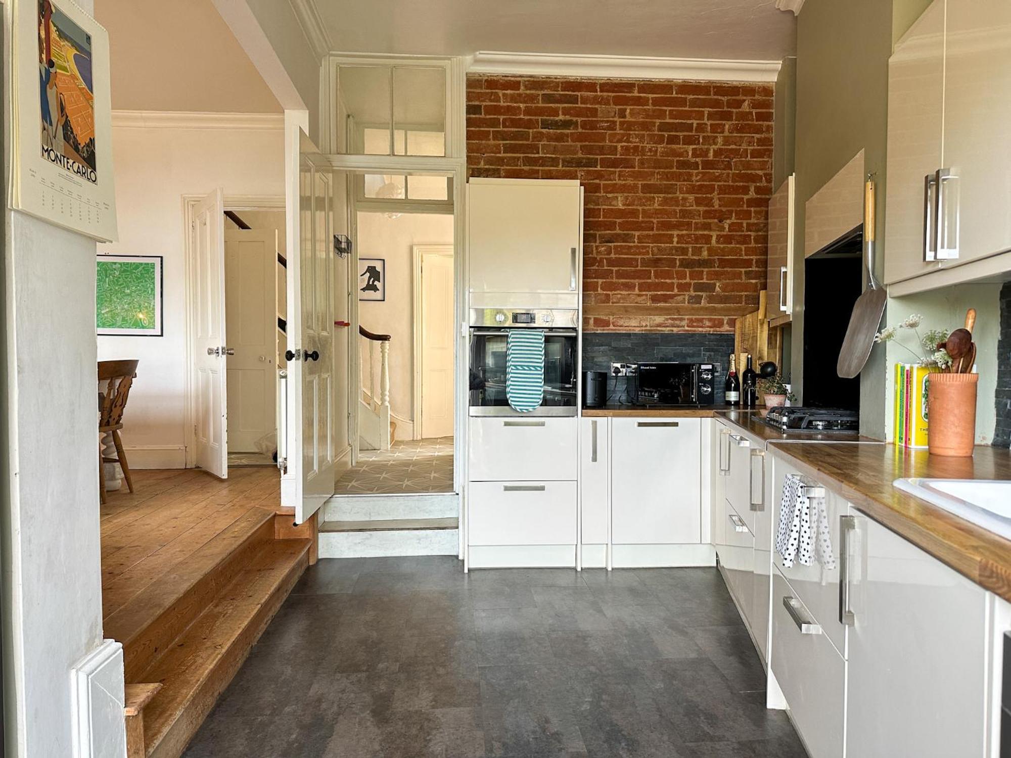 Holiday home New Spacious Family With Parking & Garden - Sleeps 6 - Perfect For Families Canterbury