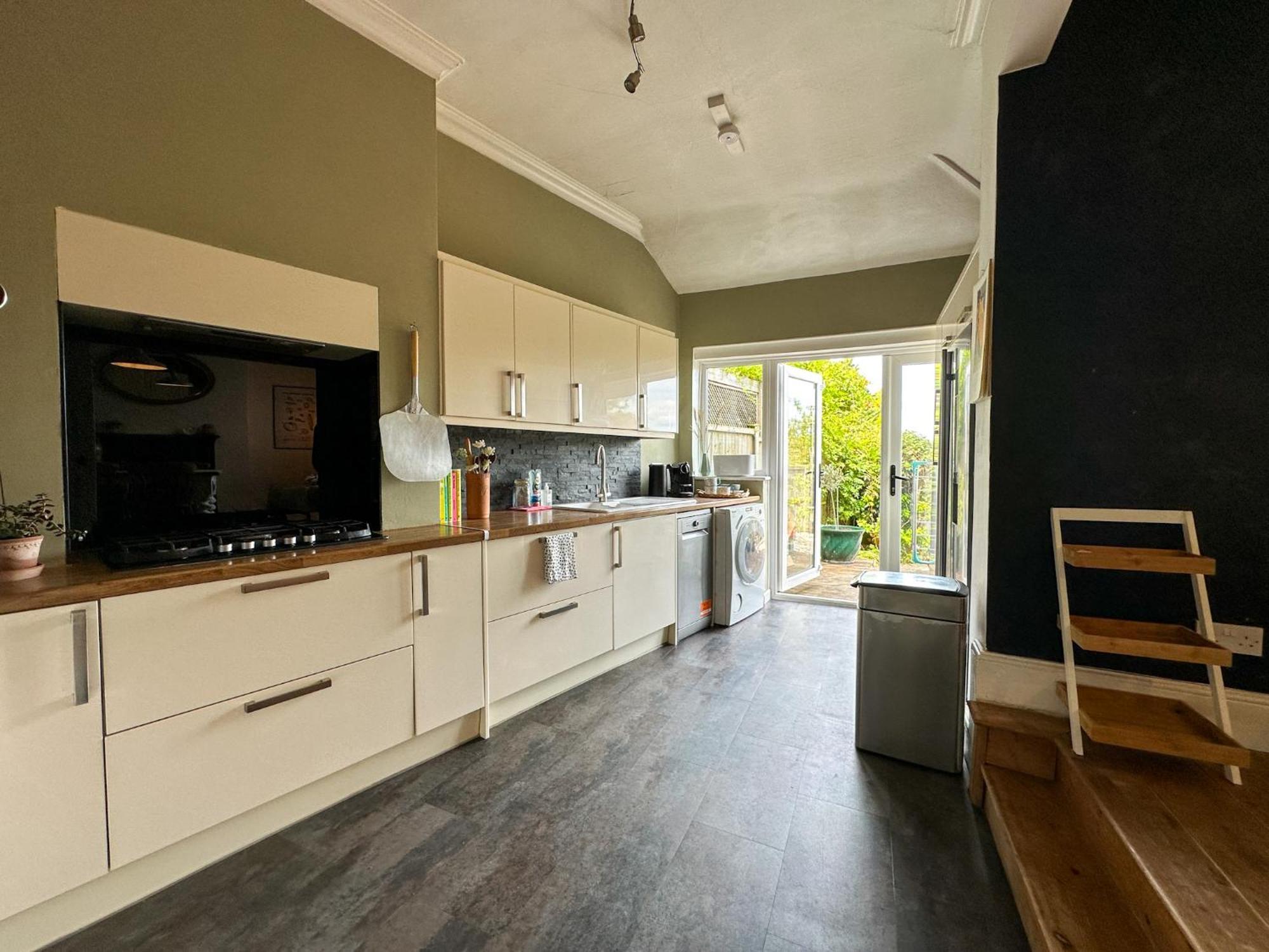 New Spacious Family With Parking & Garden - Sleeps 6 - Perfect For Families * Canterbury